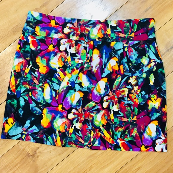 Attyre stretch mini skirt Hawaiian floral summer Medium 6 boho flowers - Picture 2 of 4